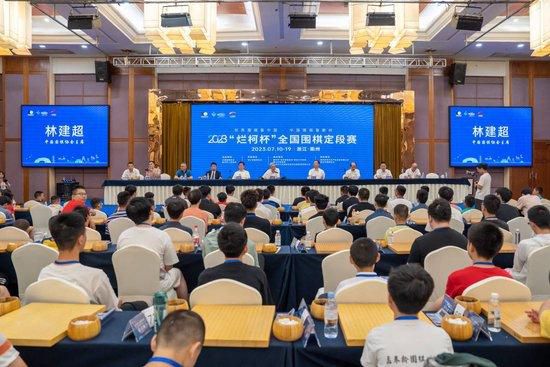惠美边打电话说中国话