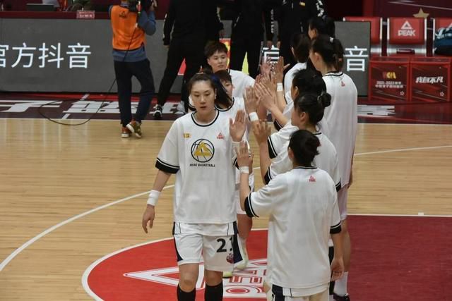 大学女厕真实偷拍撒尿wc视频