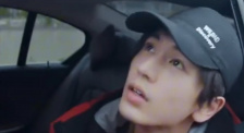 美女扒开内裤打光屁股